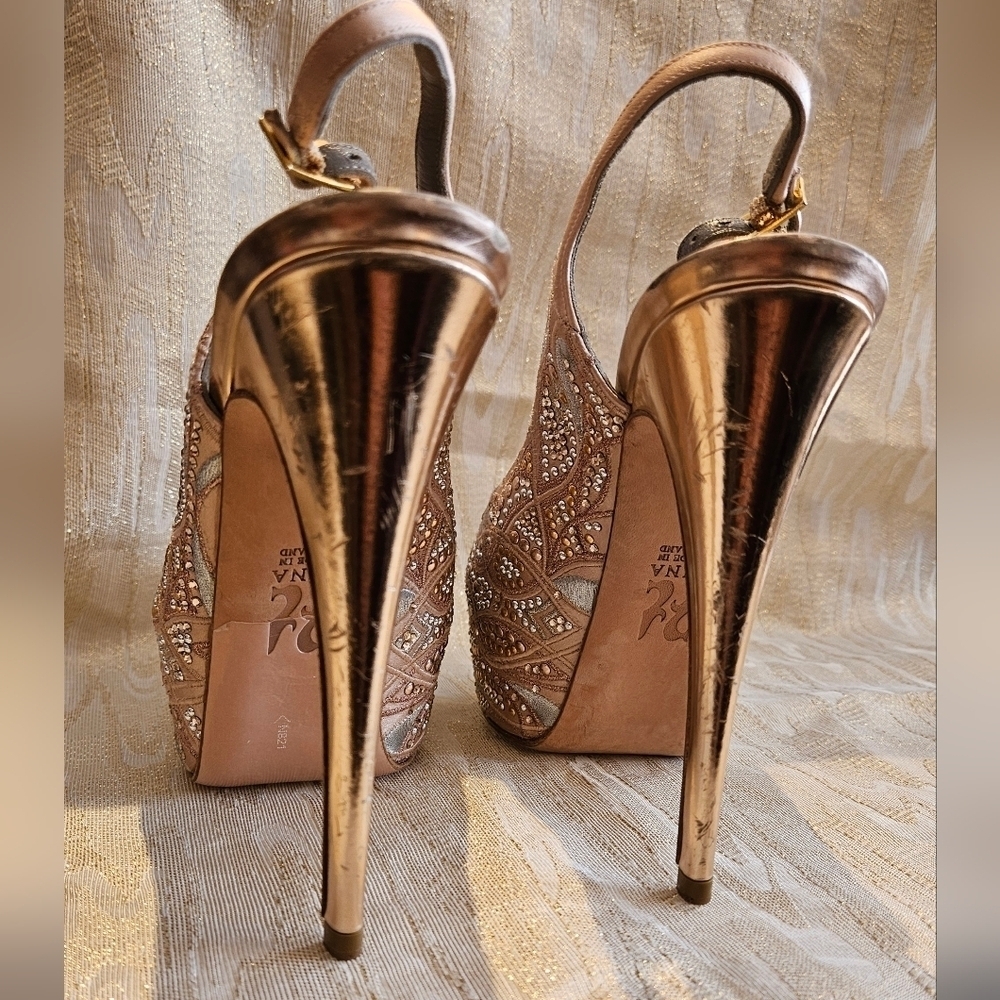 Embroidered Gold and Beige Beaded stilettos. Open Toe. Size 6 - Picture 8 of 13